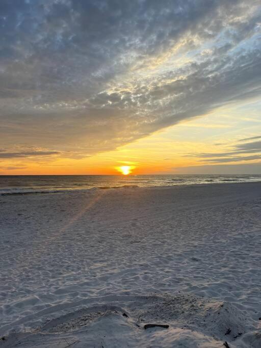 Lazy Palm 4 Pools Short Walk To Beach! Sleeps 5! Panama City Beach Luaran gambar