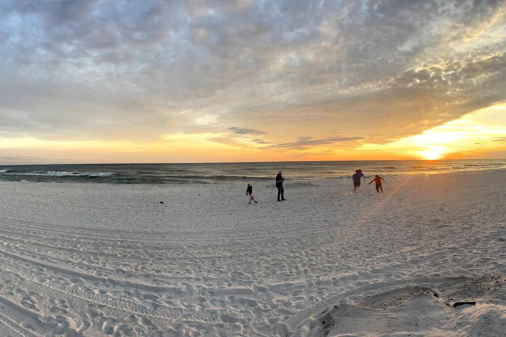 Lazy Palm 4 Pools Short Walk To Beach! Sleeps 5! Panama City Beach Luaran gambar
